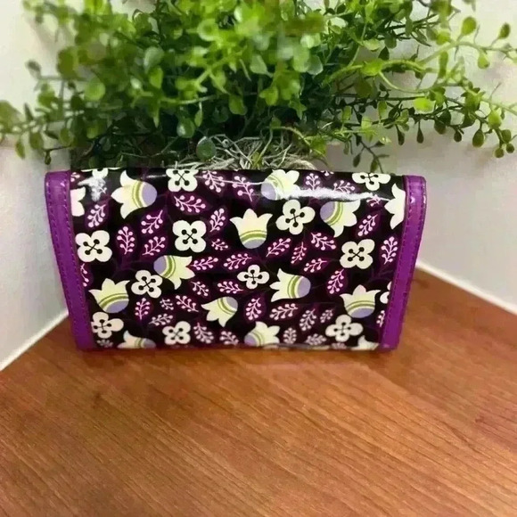 Vera Bradley Plum Petals Bi-Fold Zip Around Wallet EUC - Picture 1 of 7